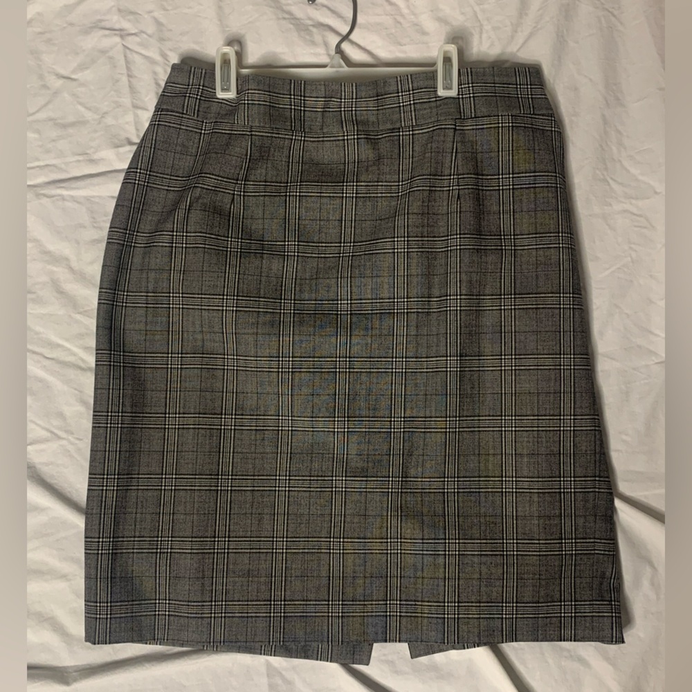 Black and white banana republic skirt